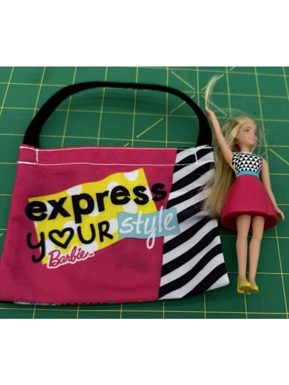 2017 Barbie Fashionistas Power Print Doll #1 With Bag McDonalds HMT